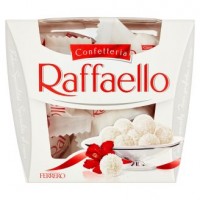 Ferrero Raffaello Oplatka s náplní a celou mandl...
